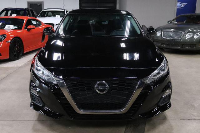 Photo of 2019 Super Black Nissan Altima