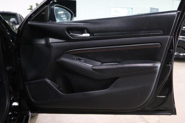 Photo of 2019 Super Black Nissan Altima