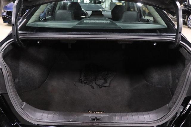 Photo of 2019 Super Black Nissan Altima