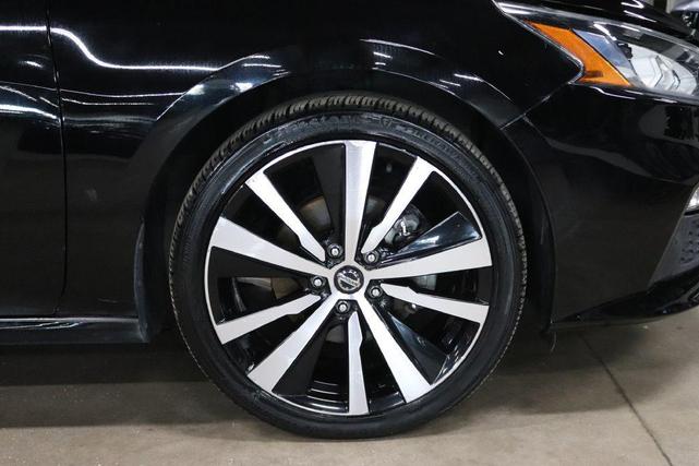 Photo of 2019 Super Black Nissan Altima