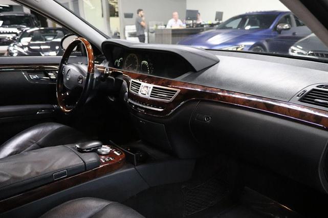 Photo of 2009 BLACK Mercedes-Benz S-Class