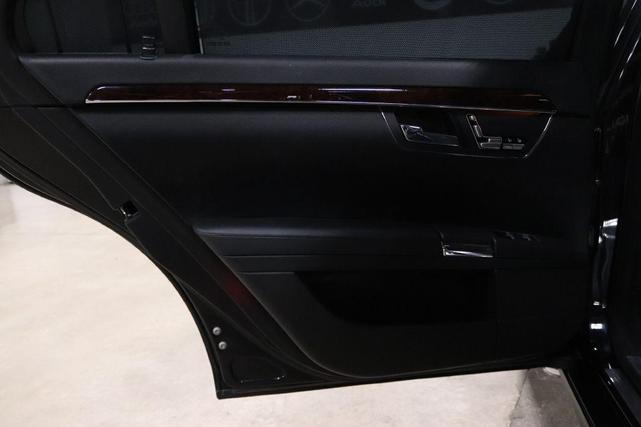 Photo of 2009 BLACK Mercedes-Benz S-Class