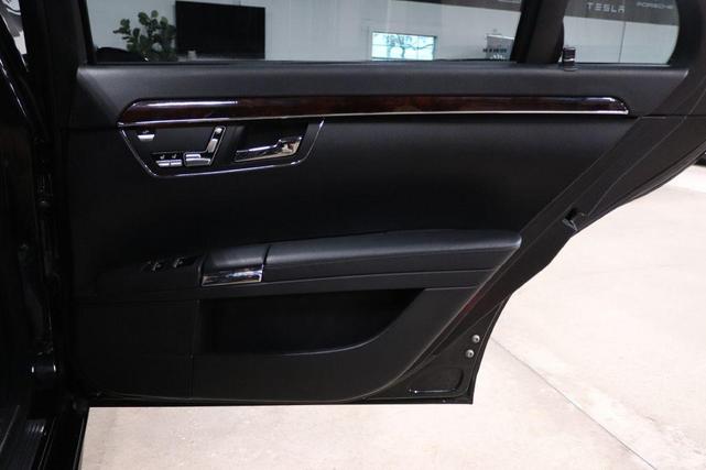 Photo of 2009 BLACK Mercedes-Benz S-Class