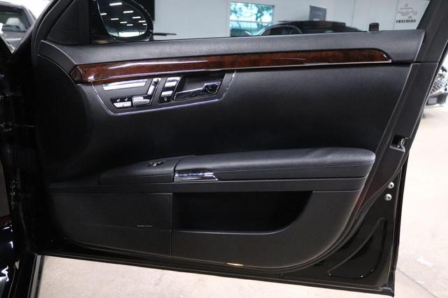 Photo of 2009 BLACK Mercedes-Benz S-Class