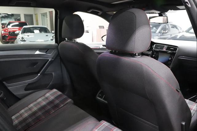 Photo of 2018 Deep Black Pearl Metallic Volkswagen Golf GTI