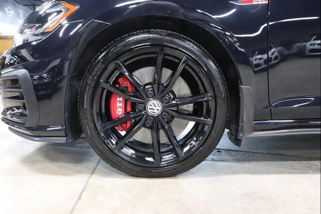 Photo of 2018 Deep Black Pearl Metallic Volkswagen Golf GTI