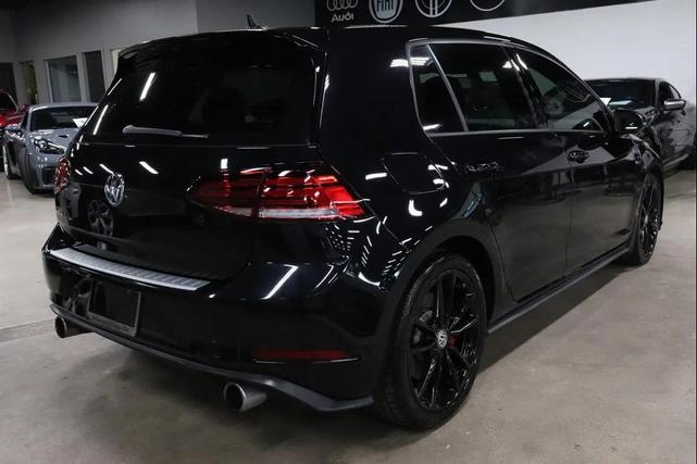 Photo of 2018 Deep Black Pearl Metallic Volkswagen Golf GTI