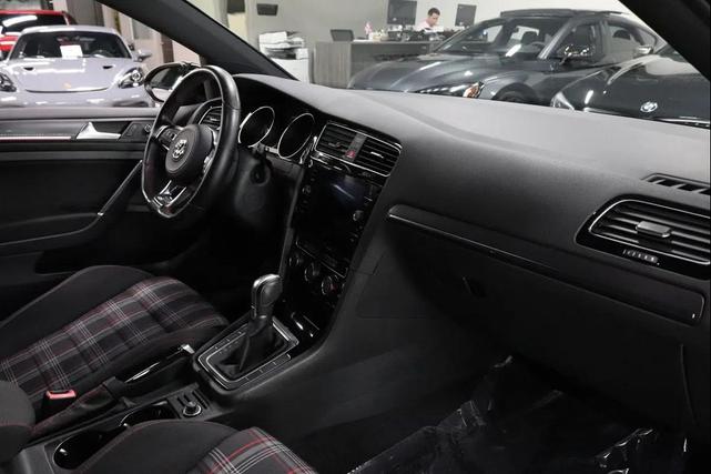 Photo of 2018 Deep Black Pearl Metallic Volkswagen Golf GTI