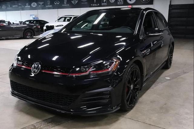 Photo of 2018 Deep Black Pearl Metallic Volkswagen Golf GTI