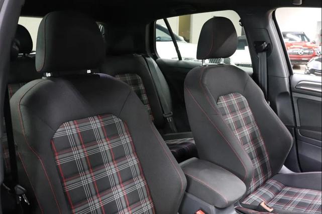 Photo of 2018 Deep Black Pearl Metallic Volkswagen Golf GTI