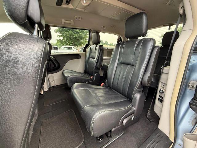 Photo of 2016 Blue Chrysler Town & Country