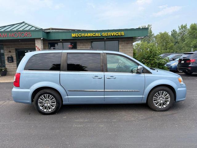 Photo of 2016 Blue Chrysler Town & Country