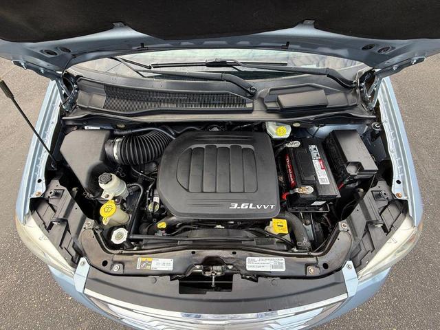 Photo of 2016 Blue Chrysler Town & Country