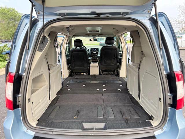 Photo of 2016 Blue Chrysler Town & Country