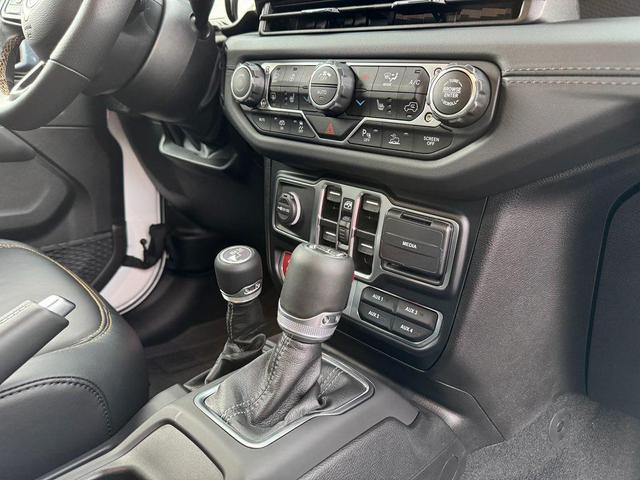 Photo of 2024 Bright White Clearcoat Jeep Wrangler