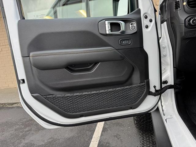 Photo of 2024 Bright White Clearcoat Jeep Wrangler
