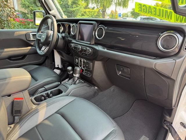 Photo of 2023 Bright White Clearcoat Jeep Wrangler