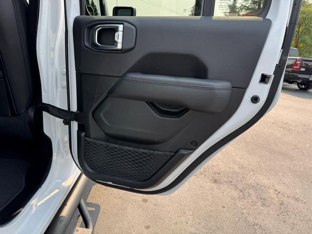 Photo of 2023 Bright White Clearcoat Jeep Wrangler