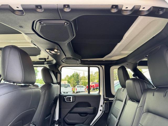 Photo of 2023 Bright White Clearcoat Jeep Wrangler