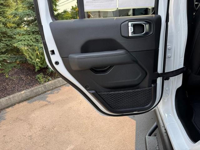 Photo of 2023 Bright White Clearcoat Jeep Wrangler