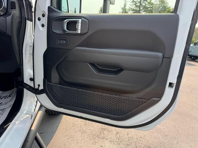 Photo of 2023 Bright White Clearcoat Jeep Wrangler