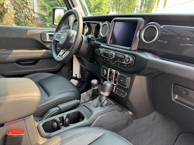 Photo of 2023 Bright White Clearcoat Jeep Wrangler
