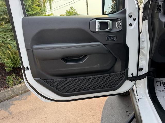 Photo of 2023 Bright White Clearcoat Jeep Wrangler