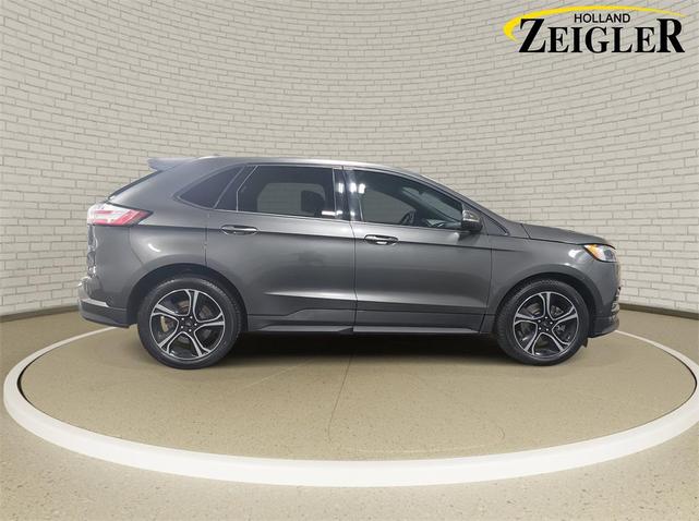 Photo of 2019 Magnetic Metallic Ford Edge