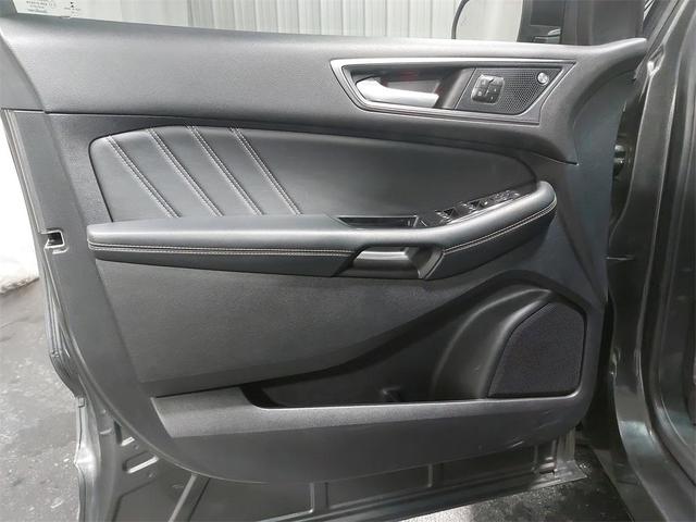 Photo of 2019 Magnetic Metallic Ford Edge