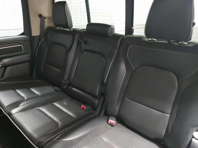 Photo of 2020 Diamond Black Crystal Pearlcoat RAM 1500