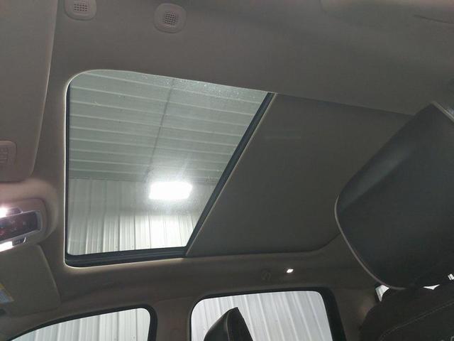 Photo of 2020 Diamond Black Crystal Pearlcoat RAM 1500
