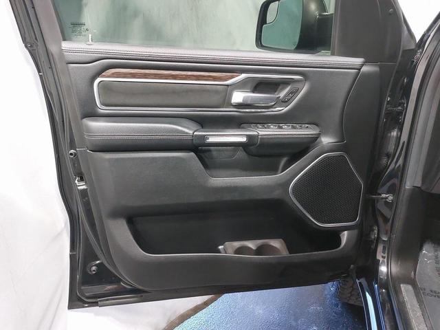 Photo of 2020 Diamond Black Crystal Pearlcoat RAM 1500