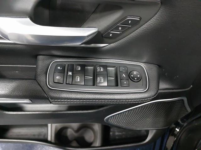 Photo of 2020 Diamond Black Crystal Pearlcoat RAM 1500