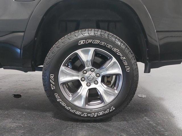 Photo of 2020 Diamond Black Crystal Pearlcoat RAM 1500