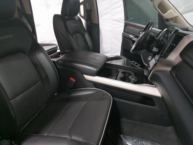 Photo of 2020 Diamond Black Crystal Pearlcoat RAM 1500