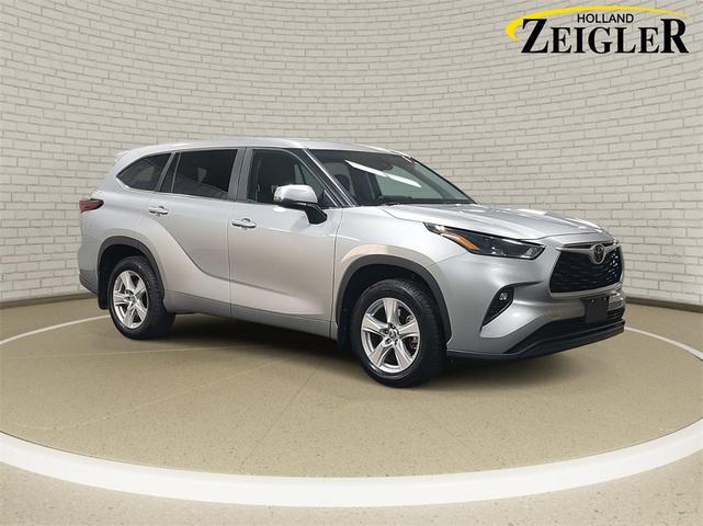 Photo of 2024 Celestial Silver Metallic Toyota Highlander