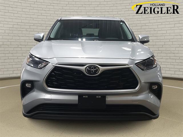 Photo of 2024 Celestial Silver Metallic Toyota Highlander