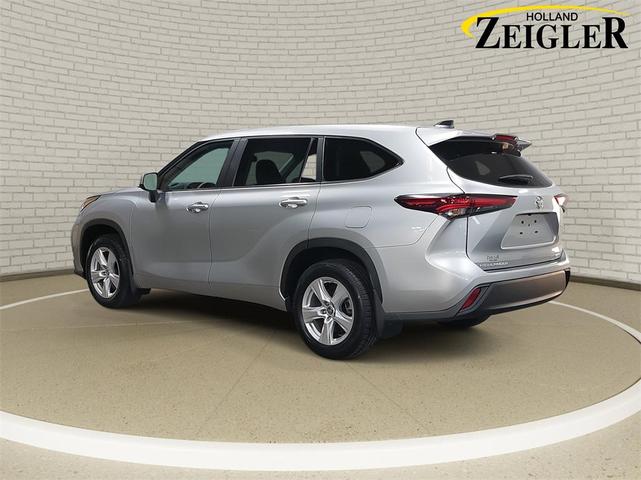 Photo of 2024 Celestial Silver Metallic Toyota Highlander