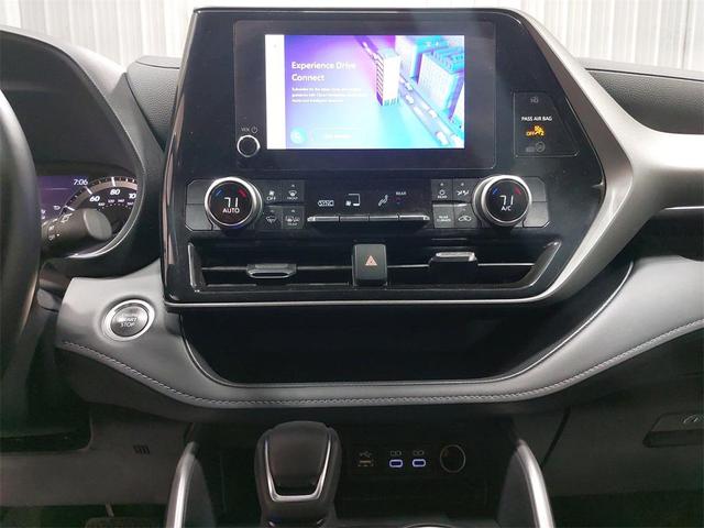 Photo of 2024 Celestial Silver Metallic Toyota Highlander