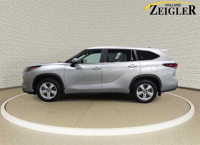 Photo of 2024 Celestial Silver Metallic Toyota Highlander