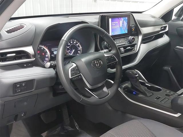Photo of 2024 Celestial Silver Metallic Toyota Highlander