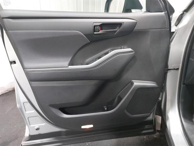 Photo of 2024 Celestial Silver Metallic Toyota Highlander