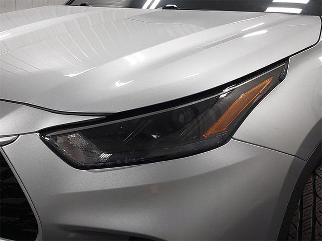 Photo of 2024 Celestial Silver Metallic Toyota Highlander
