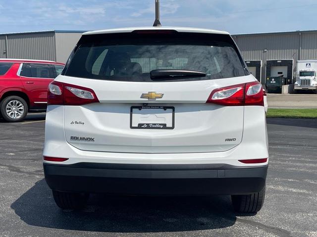 Photo of 2019 Summit White Chevrolet Equinox