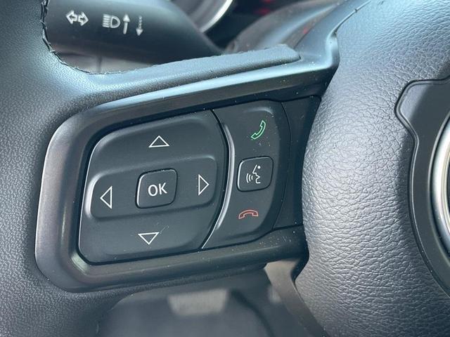 Photo of 2023 Bright White Clearcoat Jeep Gladiator