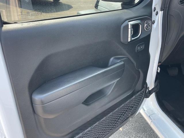 Photo of 2023 Bright White Clearcoat Jeep Gladiator