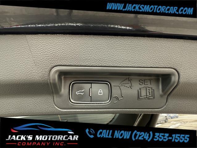 Photo of 2024 Agate Black Metallic Ford Explorer
