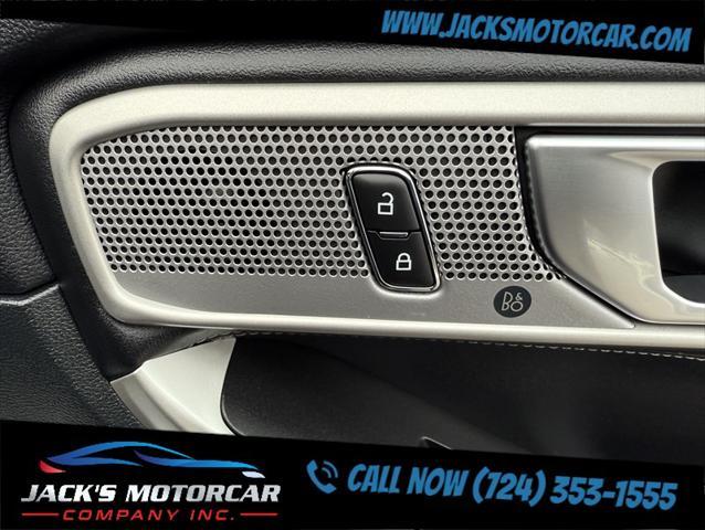 Photo of 2024 Agate Black Metallic Ford Explorer