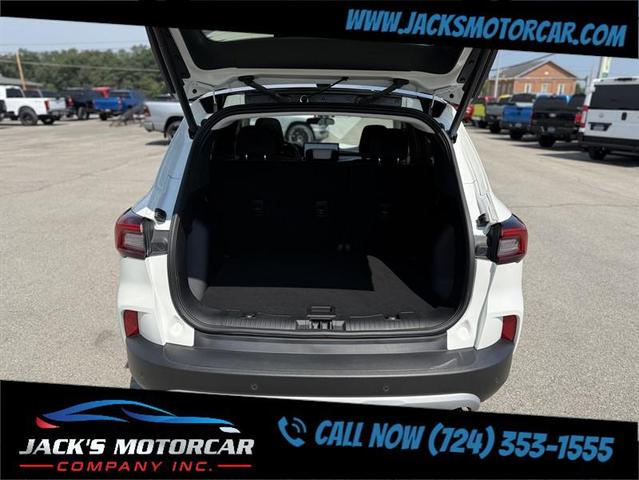 Photo of 2023 Star White Metallic Tri-Coat Ford Escape