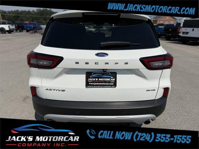 Photo of 2023 Star White Metallic Tri-Coat Ford Escape